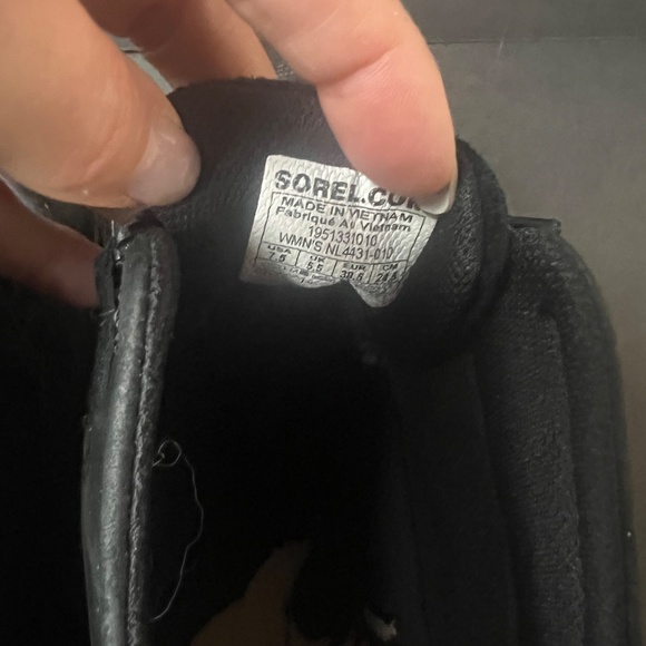 SOREL Out N About III Duck Boot Size 7.5 Color: Black & Grey - Picture 6 of 10